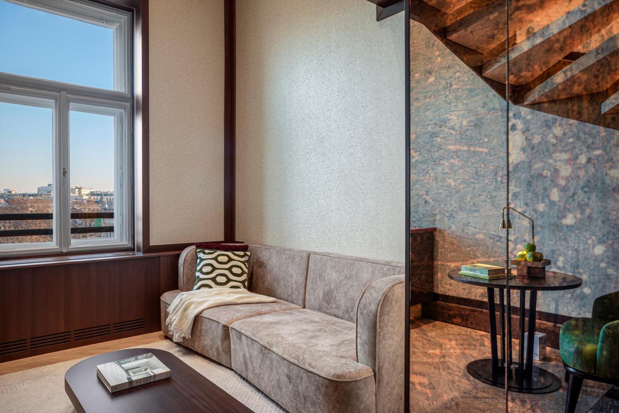 מלון Almanac Palais וינה מראה חיצוני תמונה A living room at The Standard East Village